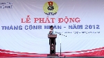 Nhân Tháng Công nhân, Tạp chí Sông Hương tặng quà cho các cháu mồ côi cha mẹ chết vì tai nạn lao động