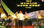 Tác phẩm " Nhìn ảnh Bác thổi khèn" đoạt giải Nhất cuộc thi ca khúc viết về Chủ tịch Hồ Chí Minh