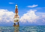 Hải đăng tỏa sáng trên hòn đảo phòng thủ Trường Sa