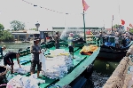 Phát triển đội tàu dịch vụ hậu cần giúp ngư dân yên tâm bám biển