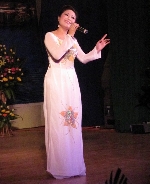 Duyên dáng áo dài Huế