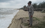 Thừa Thiên - Huế: Mỗi đêm biển lấn đất liền 4-5m