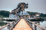 Những hình ảnh rùng rợn về công viên nước Việt Nam bỏ hoang trên báo nước ngoài