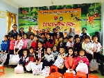 Hương Trà: Trao 100 suất quà “Tết vì học sinh nghèo”