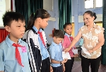 Trao học bổng cho học sinh có hoàn cảnh khó khăn trên địa bàn thành phố Huế