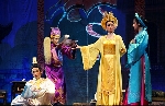 Thiếu người rọi đèn
