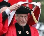 Spielberg được Đại học Boston tôn vinh 