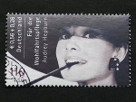Tem Audrey Hepburn giá 74.600 USD
