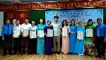 Trao thưởng cuộc thi ảnh “Nữ công nhân viên chức lao động với áo dài truyền thống” trên mạng xã hội Facebook. 