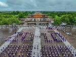 Trình diễn dân vũ “Xinh tươi Việt Nam”