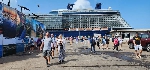 Gần 3 nghìn khách du lịch trên chuyến tàu du lịch quốc tế CELEBRITY SOLSTICE cập cảng Chân Mây