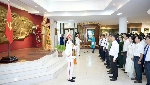 Dâng hoa và Khai mạc triển lãm “Ngày hội non sông - Lá phiếu của niềm tin và trách nhiệm”