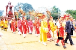 Tưng bừng lễ hội Hoa Lư Ninh Bình