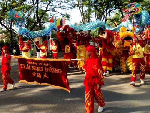 Huế với biểu tượng Rồng