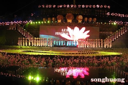 Bế mạc Festival Huế 2012 - Cuộc chia tay đầy xúc động và lưu luyến 
