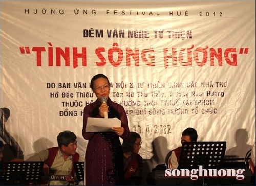 Ấm nồng “Tình Sông Hương” 