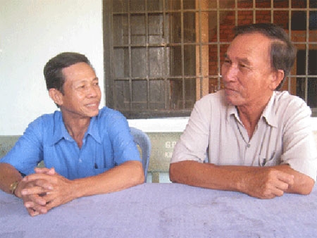 Dân mình bám biển: Người dùng tai dò luồng cá đi