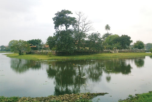 Chạnh buồn bên hồ Tịnh Tâm