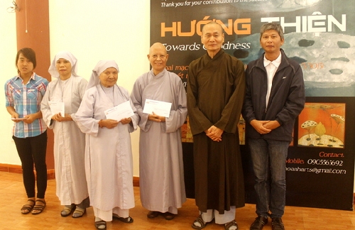 Phòng tranh "Hướng thiện" làm công tác từ thiện