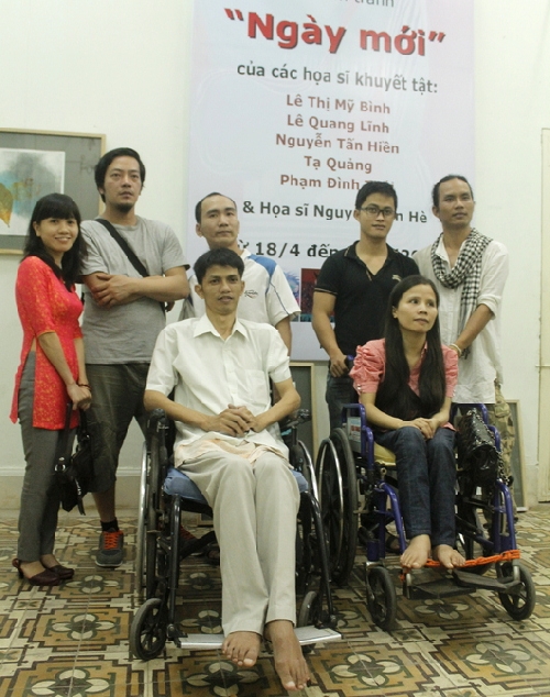Họp báo giới thiệu triển lãm tranh của các họa sĩ người khuyết tật