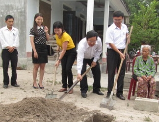 50 triệu đồng xây nhà cho Mẹ liệt sỹ Huỳnh Thị Hương