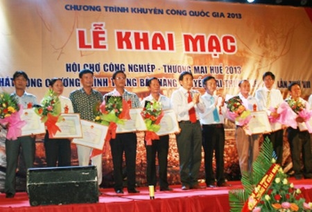 Khai mạc Hội chợ Công nghiệp Thương mại Huế 2013