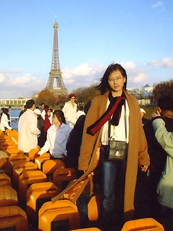 Paris màu xanh dương