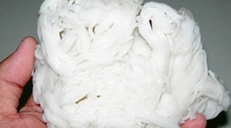 Phạt nặng một chủ lò bún dùng hóa chất không rõ nguồn gốc