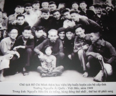 Trao tặng hiện vật về Bác Hồ cho Bảo tàng Hồ Chí Minh (Thừa Thiên - Huế)