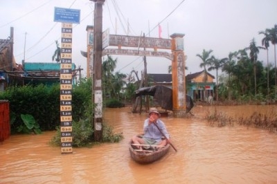 Mưa to, gây ngập lụt ở nhiều nơi
