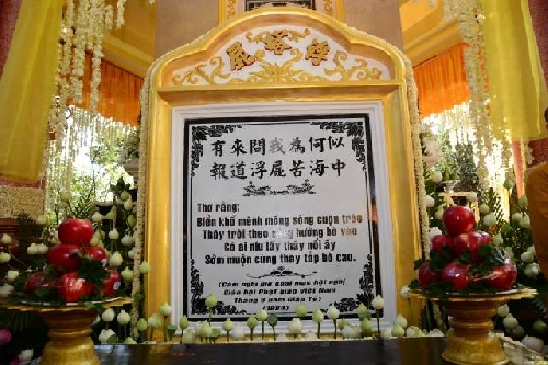 Tia sáng từ bảo tháp Phù Thi