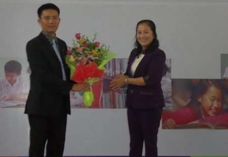 Hương Thủy: Công ty Điện tử Samsung Việt Nam trao tặng Thư viện thông minh cho trường THCS Phú Bài