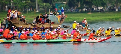 Đua ghe truyền thống trên sông Hương chào Festival Huế 2014