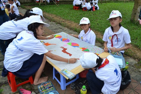 Gần 4.000 học sinh tham gia lễ hội “sắc màu tuổi thơ”