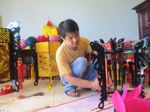 Đưa đèn lồng Huế đi Tây