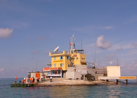 Ngoài biển xa nhà