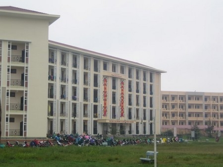 Đại học Ngoại ngữ Huế được tặng thưởng Huân chương Lao động hạng Ba