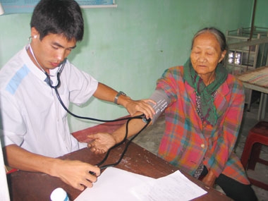 Quảng Điền: Hơn 500 người dân nghèo được cấp phát thuốc miễn phí