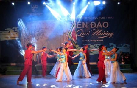 Chương trình văn học nghệ thuật “ Biển đảo quê hương”.