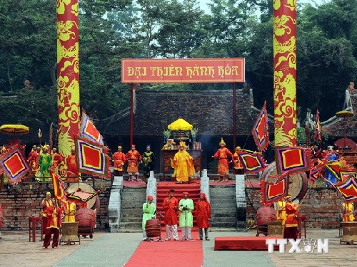 Thanh Hóa: Hàng nghìn du khách về dự Lễ hội Lam Kinh 2014