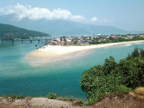 Xây dựng vùng Kinh tế trọng điểm Miền Trung phát triển năng động