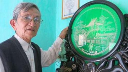 Truyền nhân cuối cùng của nghề “đậu” kim hoàn ở Huế