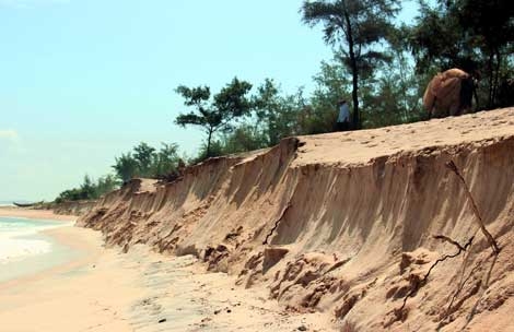 Làng chài ven biển đứng trước nguy cơ bị xóa sổ