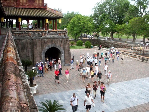 Tăng phí tham quan