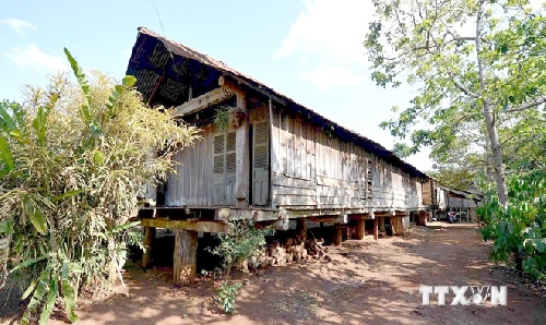 Nhà sàn dài truyền thống Êđê tại Đắk Lắk có nguy cơ bị “xoá sổ”