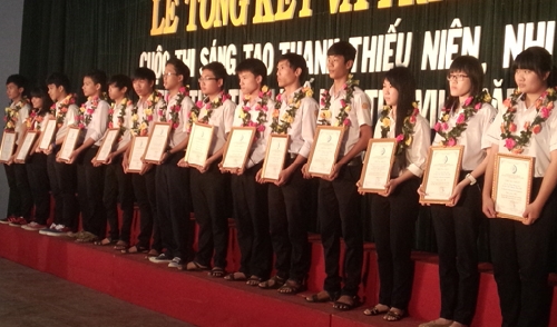Trao giải Cuộc thi sáng tạo thanh thiếu niên, nhi đồng toàn tỉnh lần thứ VII năm 2014