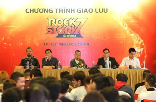 Khán giả Huế cuồng nhiệt trước 'cơn bão' Rockstorm 7