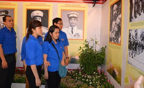 Triển lãm sách, ảnh về Quân đội nhân dân VN