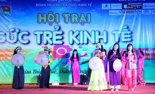 Sinh viên HCE tham gia hội trại ''Sức trẻ Kinh tế 2015''