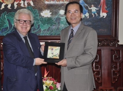 Đại sứ Hy Lạp thăm và làm việc tại Đại học Huế